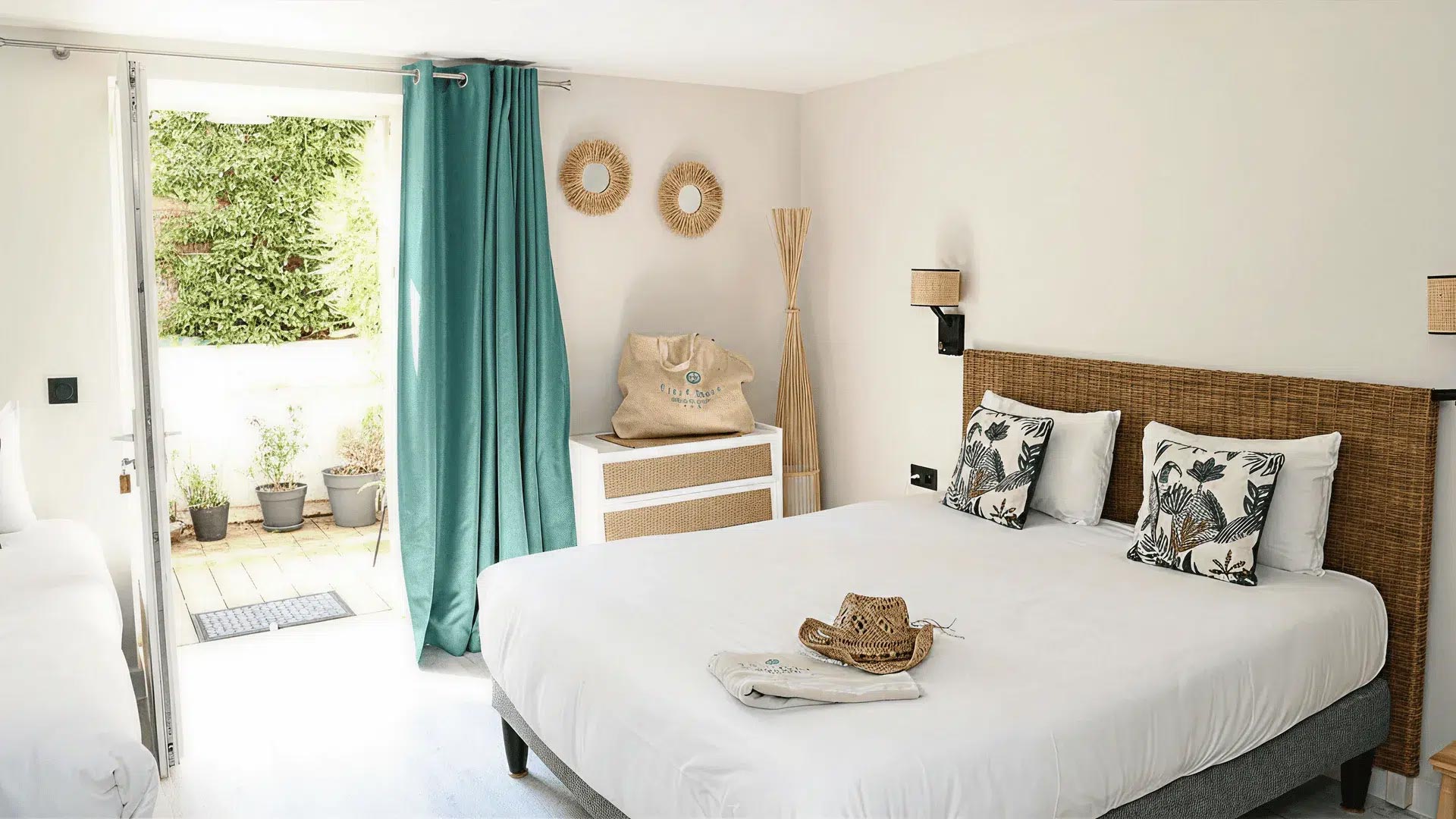 hotel avec chambres tout equipement a saint palais sur mer