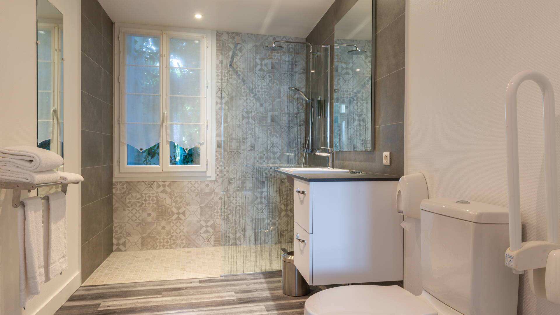 salle de bain hotel chambre prestige royan